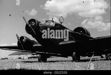 Trasporto / trasporto, aviazione, aereo, Junkers Ju 52/3m, su un campo aereo, 1930, INFORMAZIONI-AGGIUNTIVE-DI-AUTORIZZAZIONE-DIRITTI-NON-DISPONIBILI Foto Stock