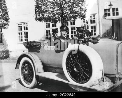 Federico IX, 11.3.1899 - 14. 1.1972, Re di Danimarca 1947 - 1972, scena, come principe, in una macchina, DIRITTI-AGGIUNTIVI-AUTORIZZAZIONE-INFO-NON-DISPONIBILE Foto Stock