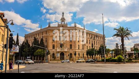 Gerusalemme, Israele - 14 ottobre 2017: Panorama di piazza Parigi con l'edificio del Collegio Terra Sancta tra i quartieri Mamilla e Rehavia di Gerusalemme Foto Stock