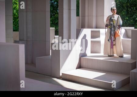 L'architetto Sumayya Vally durante un'anteprima stampa per il Padiglione Serpentine 2021, progettato da Practice Counterspace di Johannesburg, presso la Serpentine Gallery di Londra. Data immagine: Martedì 8 giugno 2021.