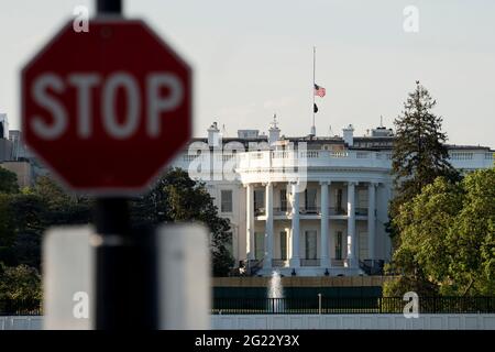 Pechino, Cina. 20 Apr 2021. Foto scattata il 20 aprile 2021 mostra la Casa Bianca a Washington, DC, gli Stati Uniti. Credit: Liu Jie/Xinhua/Alamy Live News Foto Stock