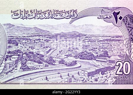 Fiume Kabul che attraversa la moderna città di Kabul dal denaro Foto Stock