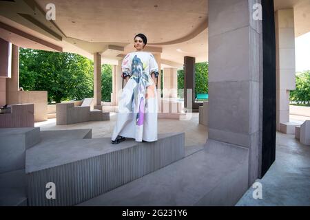 L'architetto Sumayya Vally durante un'anteprima stampa per il Padiglione Serpentine 2021, progettato da Practice Counterspace di Johannesburg, presso la Serpentine Gallery di Londra. Data immagine: Martedì 8 giugno 2021.