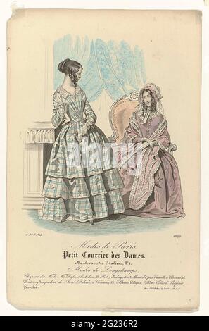 Petit Courrier des Ladies, 20 Avril 1844, n. 2009: Chapeau des MNS De Mme Dass (...). Due donne in un interno. Secondo la didascalia: 'Modes de Longchamps'. Cappello dai negozi di Dasse. Japon, 'ridingote' e piccolo rifugio a spalla di Camille. Bottoni o 'Boutons Pompadour' di Jorré Delisle. Di seguito alcune regole che pubblicizzano testo per diversi prodotti. Stampa dalla rivista di moda Petit Courier des Ladies (1821-1868). Foto Stock