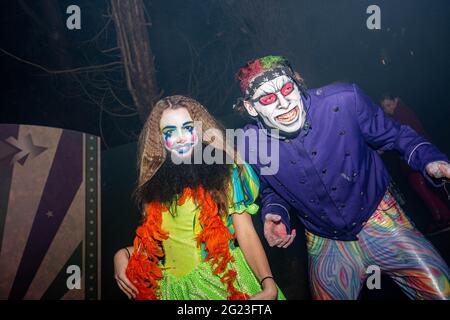 Alton Towers spaventa gli attori durante Scarefest Scarpe Fest Inc gli antenati di Alton e il Freak Show di Halloween paura Foto Stock