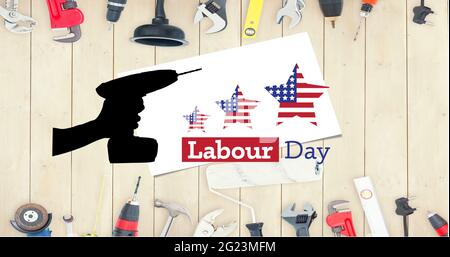 Silhouette di strumento di tenuta a mano e felice testo del giorno del lavoro su più strumenti su sfondo di legno Foto Stock