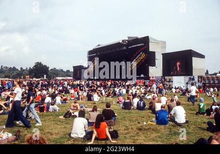 La colonna sonora delle nostre vite che si esibisce al Reading Festival 2002 Foto Stock