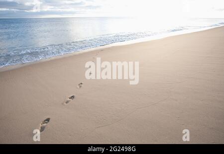 USA, Massachusetts, Cape Cod, Nantucket Island, impronte sulla spiaggia vuota Foto Stock