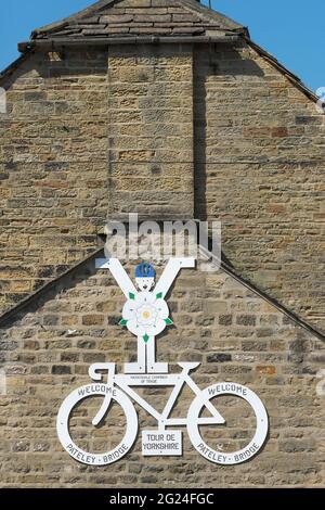 Pateley Bridge North Yorkshire ciclismo segno benvenuto il Tour de Yorkshire corsa ciclo Foto Stock