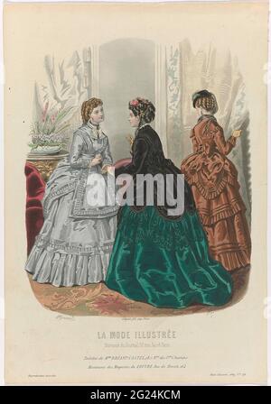 La Fashion Illustrée, 1869, n. 49: Toilette De Mme Breant-Castel (...). Tre donne, una delle quali vedette una sulla schiena, in un interno. Secondo la didascalia: Ensemble di Breant-Castel. Mantels van 'Madasins du Louvre'. Stampa dalla rivista la Mode Illustrée mode (1860-1937). Foto Stock