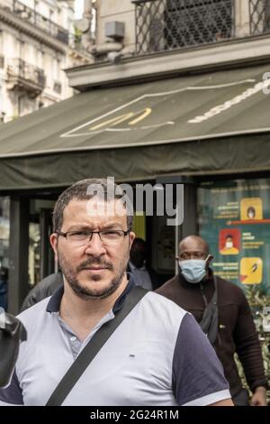 Parigi, Francia, 08 giugno 2021. GLI unionisti DI Parigi CGT si riuniscono di fronte al ristorante McDonald's a Bld Magenta, a sostegno del loro compagno, convocando due attivisti della CGT ad un'intervista di licenziamento. Parigi, Francia, il 08 giugno 2021. Foto di Pierrick Villette/Avenir Pictures/ABACAPRESS.COM Foto Stock