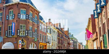 Groningen Paesi Bassi 18. Giugno 2013 paesaggio urbano Panorama edifici biciclette traffico Groningen Olanda Paesi Bassi Foto Stock