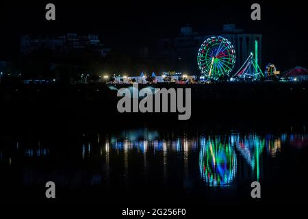 Ahmedabad di fronte al fiume di notte Foto Stock