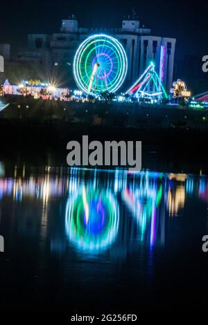 Ahmedabad di fronte al fiume di notte Foto Stock