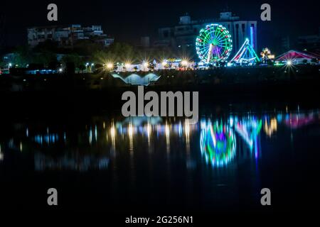 Ahmedabad di fronte al fiume di notte Foto Stock