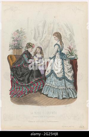 La Fashion Illustrée, 1869, n. 14: Toilette De Mme Fladry (...). Due donne e una ragazza in un interno. Secondo la didascalia: Ensemble di Fladry. Stampa dalla rivista la Mode Illustrée mode (1860-1937). Foto Stock