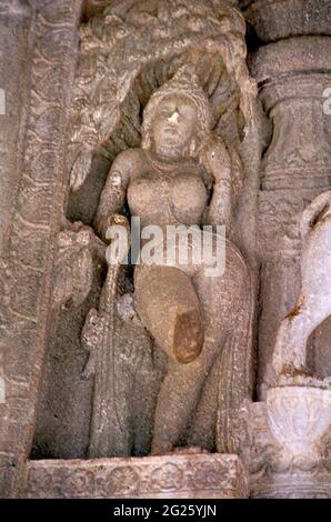 Scultura in pietra a grotte di Ajanta, Maharashtra, India. Il 29 grotte buddista sono stati scavati tra il II secolo A.C. e il 1 D.C. e il 4-70 D.C. ma essi non sono stati rilevati fino al 1819, circa 150 anni fa da un ufficiale britannico. Il 29 grotte contengono eccellenti dipinti raffiguranti la vita e i tempi del Buddha sono buoni esempi di antica arte indiana La parete dipinti, sculture e architettura di Ajanta sono celebrati come una delle vere meraviglie del mondo antico. Agosto 18, 2007. Foto Stock