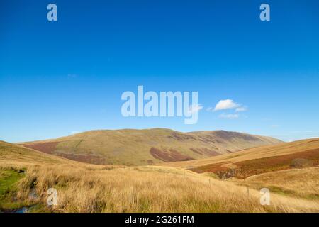 Guardando verso le colline Castle Knot e Calf Top a Barbondale, Cumbria, Inghilterra Foto Stock