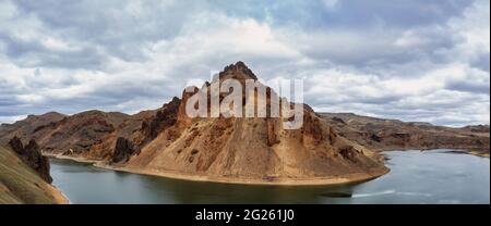 Paesaggi rocciosi dell'Oregon sotto le nuvole Foto Stock