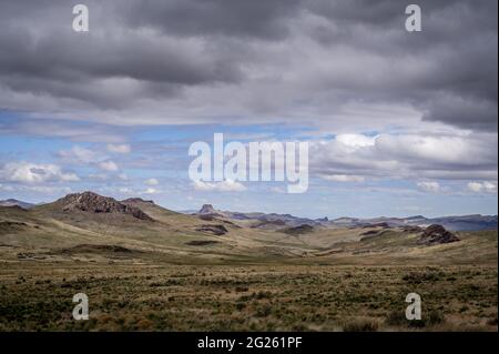 Paesaggi rocciosi dell'Oregon sotto le nuvole Foto Stock