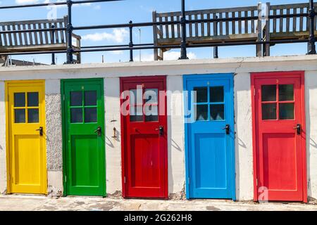 Coloured Beach Huts a North Berwick Foto Stock