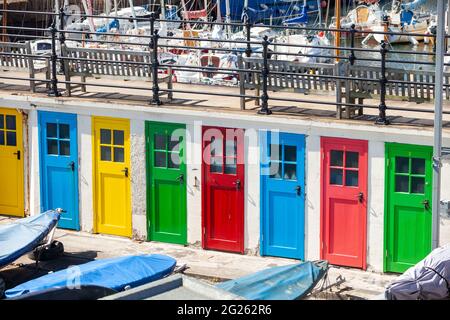 Coloured Beach Huts a North Berwick Foto Stock