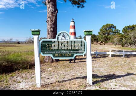 Il faro di Sapelo Island, Georgia, USA, la quarta isola più grande dello stato e una destinazione di viaggio lenta. Foto Stock