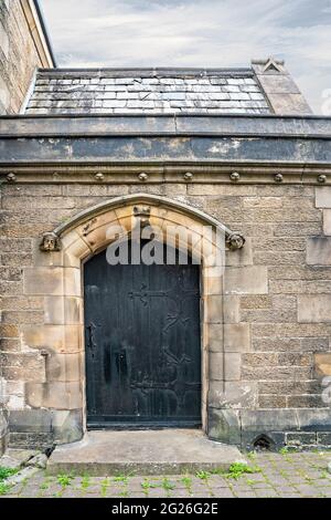 Porta laterale della Chiesa Congregazionale di Clark Street, Morecambe, Lancashire Foto Stock