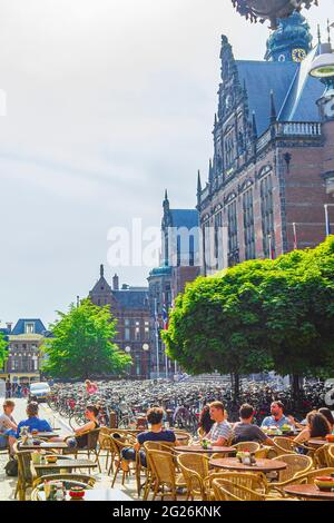 Groningen Paesi Bassi 18. Giugno 2013 paesaggio urbano Panorama edifici biciclette traffico Groningen Olanda Paesi Bassi Foto Stock