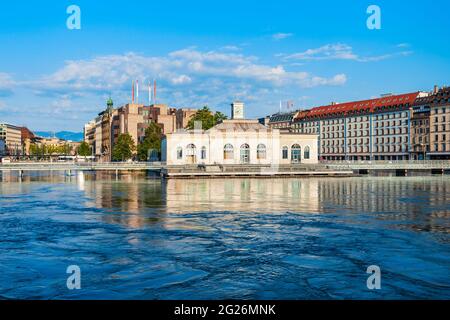 Pont de la Machine o Arcade des Arts è un edificio storico sul ponte attraverso il Rodano nella città di Ginevra in Svizzera Foto Stock