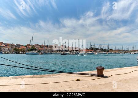 Baia di Porto a Trogir, Croazia Foto Stock