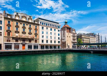 Tour de l'Ile è una torre dell'orologio situata sul Ponte Bel Air nella città di Ginevra in Svizzera Foto Stock