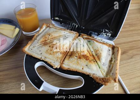 cuocere un panino in un panino. Avtrak snack. Foto Stock