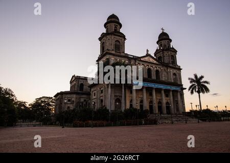 La cattedrale di Managua, capitale del Nicaragua, è un edificio storico situato in Piazza della Rivoluzione Foto Stock