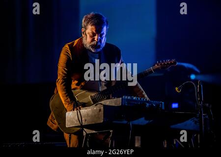 Bologna, Italia. 8 giugno 2021. 18 mesi dopo l'uscita di Momentum, l'ultimo album del CALIBRO 35, la band formata da massimo Martellotta, Enrico Gabrielli, Luca Cavina, Fabio Rondanini e Tommaso Colliva, annuncia il suo ritorno al disco e sul palco: Sarà infatti disponibile a partire dal '11 June Post Momentum EP (Record Kicks), e la band si fermerà sul palco dell'Arena Puccini per la prima data dal vivo del tour Post Momentum. (Foto di Luigi Rizzo/Pacific Press) Credit: Pacific Press Media Production Corp./Alamy Live News Foto Stock