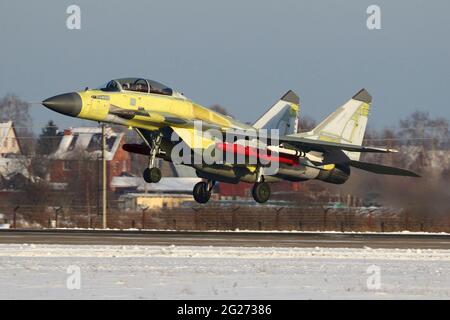 MIG-29M2 jet fighter dell'atterraggio dell'Aeronautica egiziana. Foto Stock