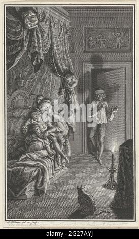 L'uomo catturò la moglie con l'amante. Un uomo in vestiti dormienti entra in una camera da letto scarsità di luce. Scioccato, guarda un uomo e una donna che si sono appoggiati a dormire a letto l'uno contro l'altro. Foto Stock