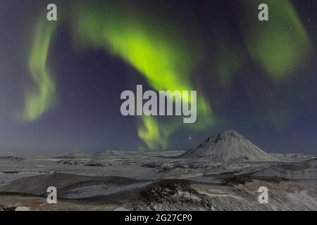 Luci del Nord sul lago Myvatn, Islanda. Foto Stock