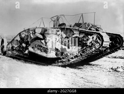 Un carro armato di Marco i britannico alla battaglia di Flers-Courcelette durante la prima guerra mondiale Foto Stock