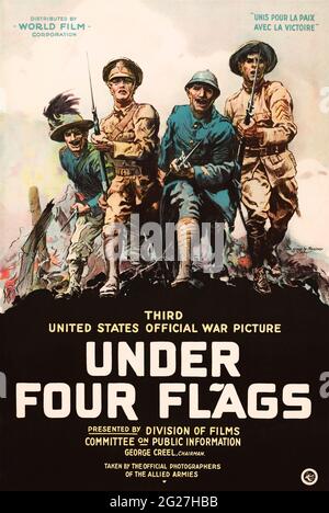 Sotto il poster del film Four Flags che mostra quattro soldati alleati di ogni paese, che corrono su una collina. Foto Stock