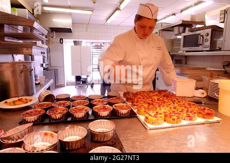 FRANCIA. PARIGI (75) STAZIONE FERROVIARIA GARE DE LYON - LA CUCINA DEL FAMOSO RISTORANTE LE TRAIN BLEU Foto Stock
