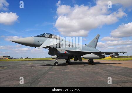 Aeronautica tedesca EF.2000 Eurofighter sulla base di RAF Waddington, Inghilterra. Foto Stock