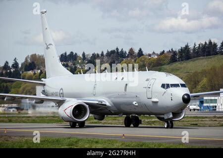 Un Royal Australian Air Force P-8A Poseidon taxi dopo l'atterraggio. Foto Stock