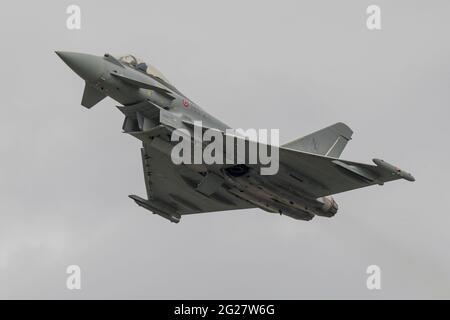 Decollo di un Eurofighter F-2000A dell'Aeronautica militare Italiana. Foto Stock