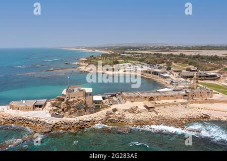 Caesarea porto antico, costruito da Erode la grande, vista aerea. Foto Stock