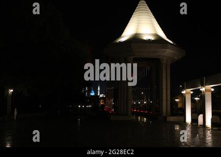 Vista notturna della Tomba di Konya Mevlana Foto Stock