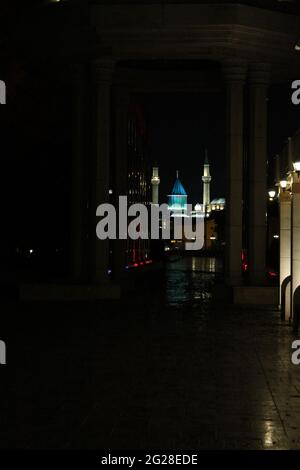 Vista notturna della Tomba di Konya Mevlana Foto Stock