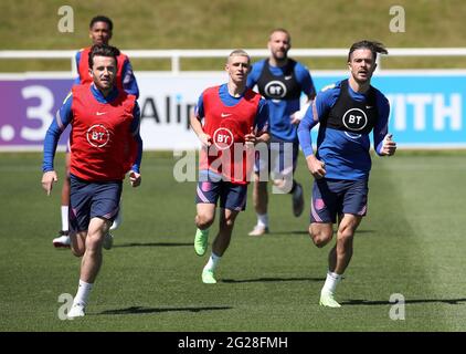 Inghilterra ben Chilwell, Phil Foden e Jack Grealish (sinistra-destra) durante la sessione di allenamento al St George's Park, Burton. Data immagine: Mercoledì 9 giugno 2021. Foto Stock