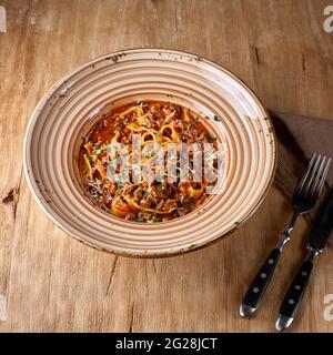 Pasta bolognese. Spaghetti con salsa di carne. Piatti tradizionali italiani. Foto per il menu, piatti tradizionali. Foto Stock