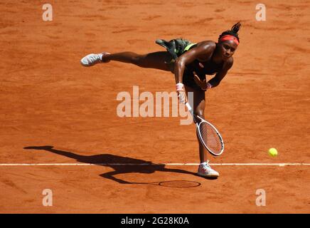 Parigi, fra. 09 giugno 2021. Parigi, Roland Garros, francese Open Day 11 09/06/2021 Coco Gauff (USA) perde quarto finale accredito: Roger Parker/Alamy Live News Foto Stock